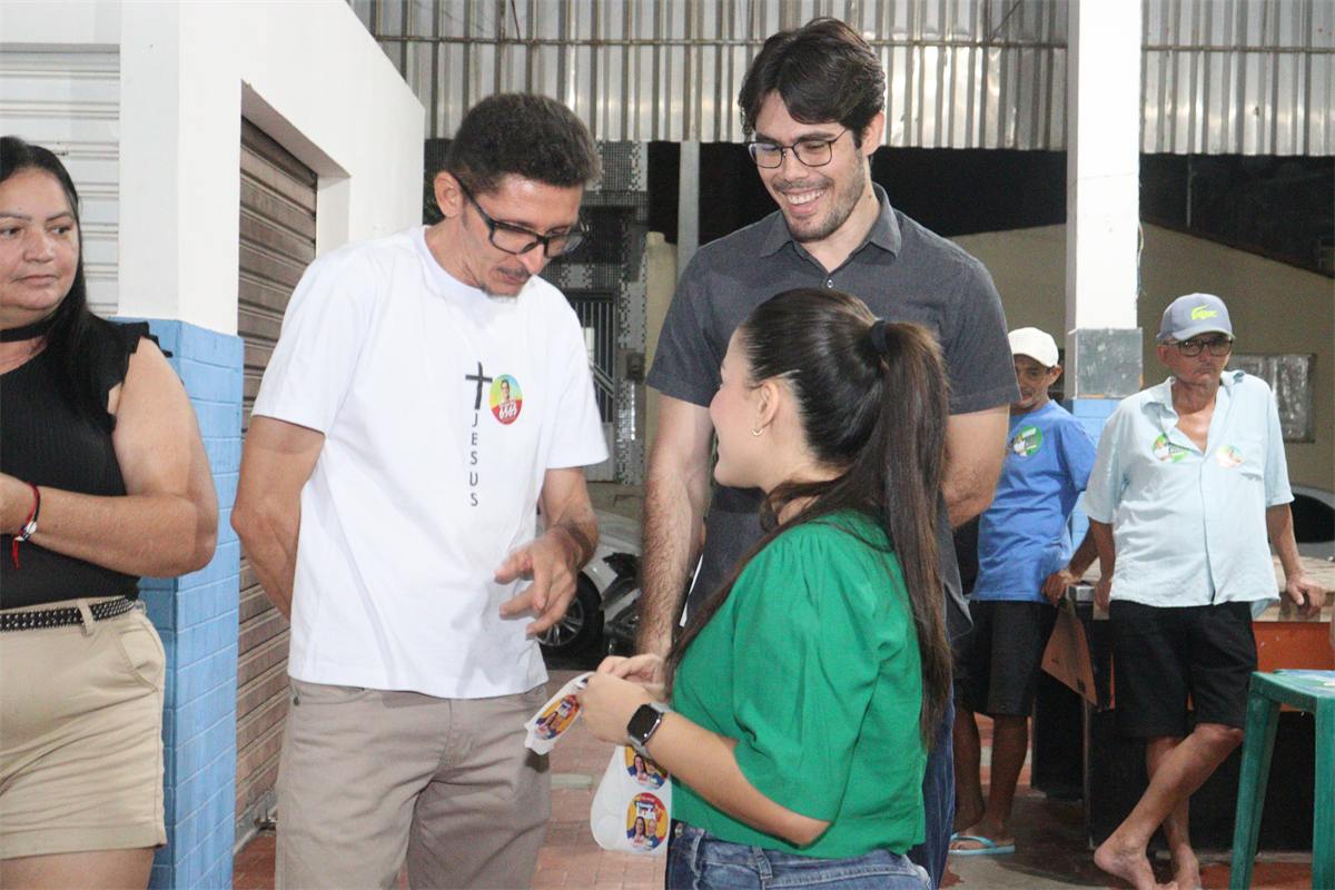 Distribuição de material de campanha para apoiadores